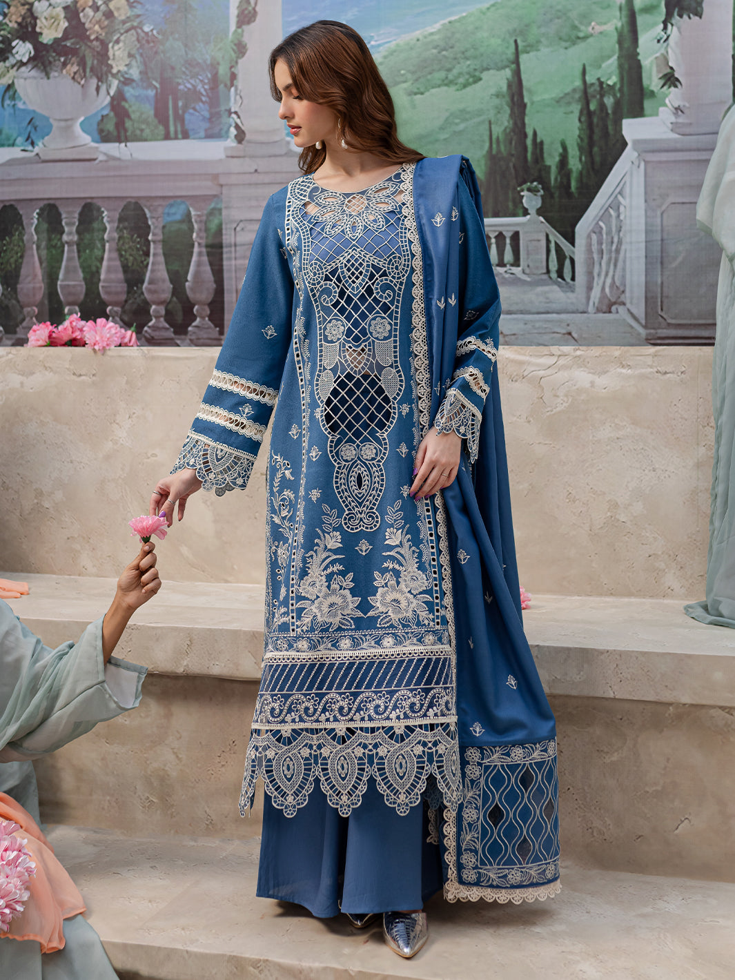 Mahnur | Veronica Luxury Karandi 24 | DOROTHY