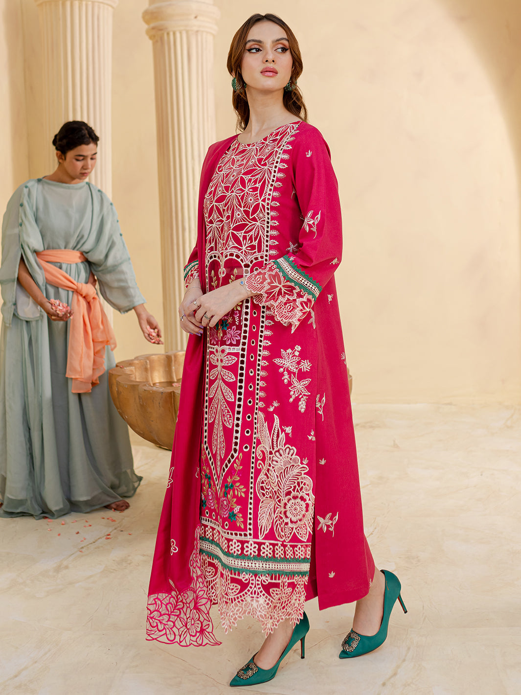 Mahnur | Veronica Luxury Karandi 24 | ELEANOR