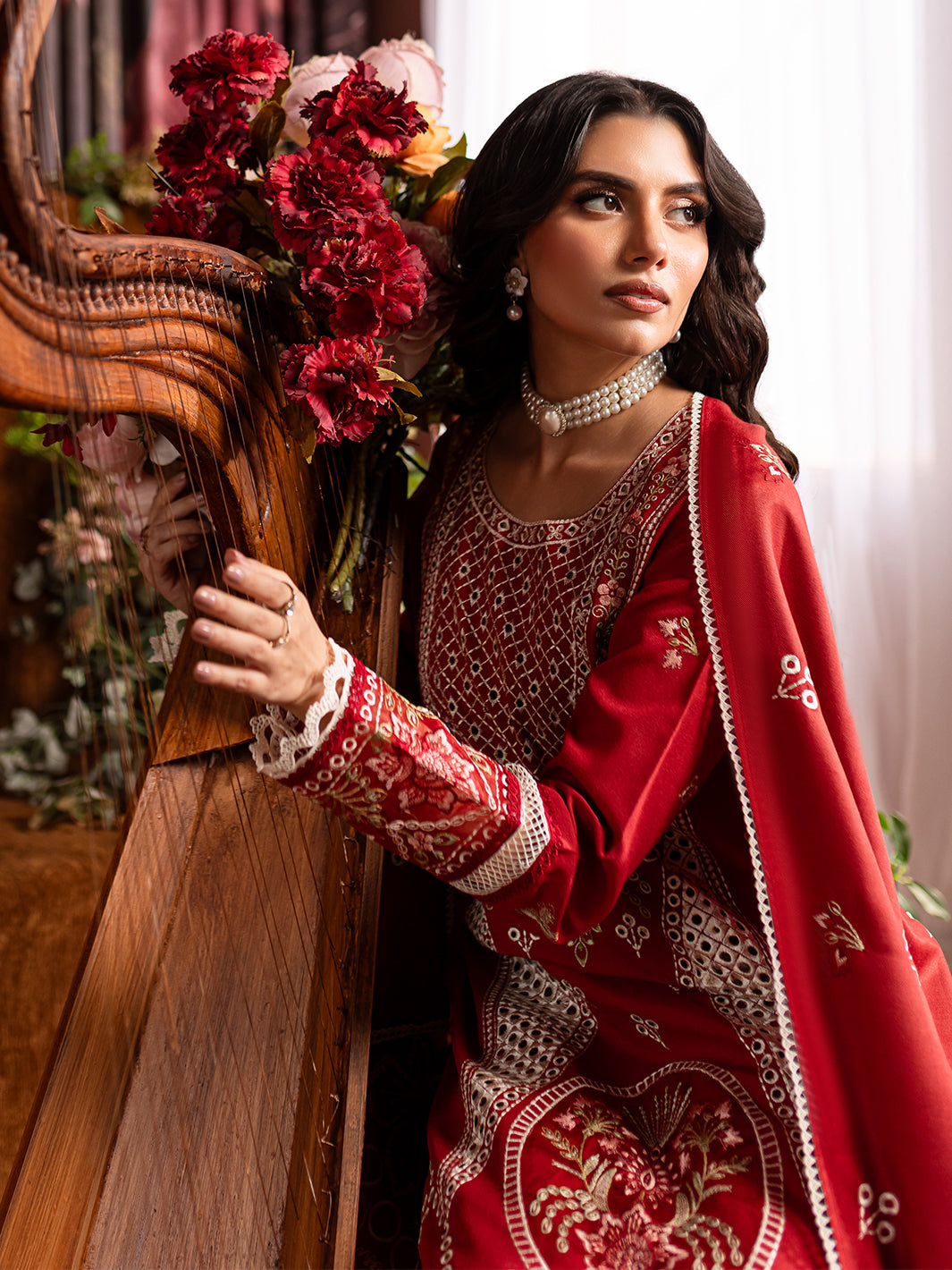 Mahnur | Veronica Luxury Karandi 24 | LILLIAN