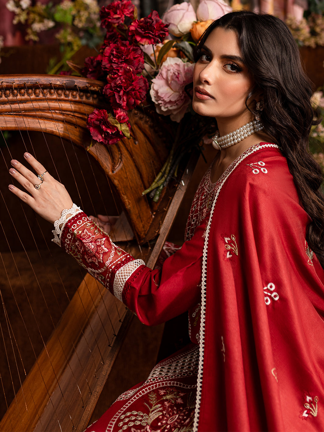 Mahnur | Veronica Luxury Karandi 24 | LILLIAN