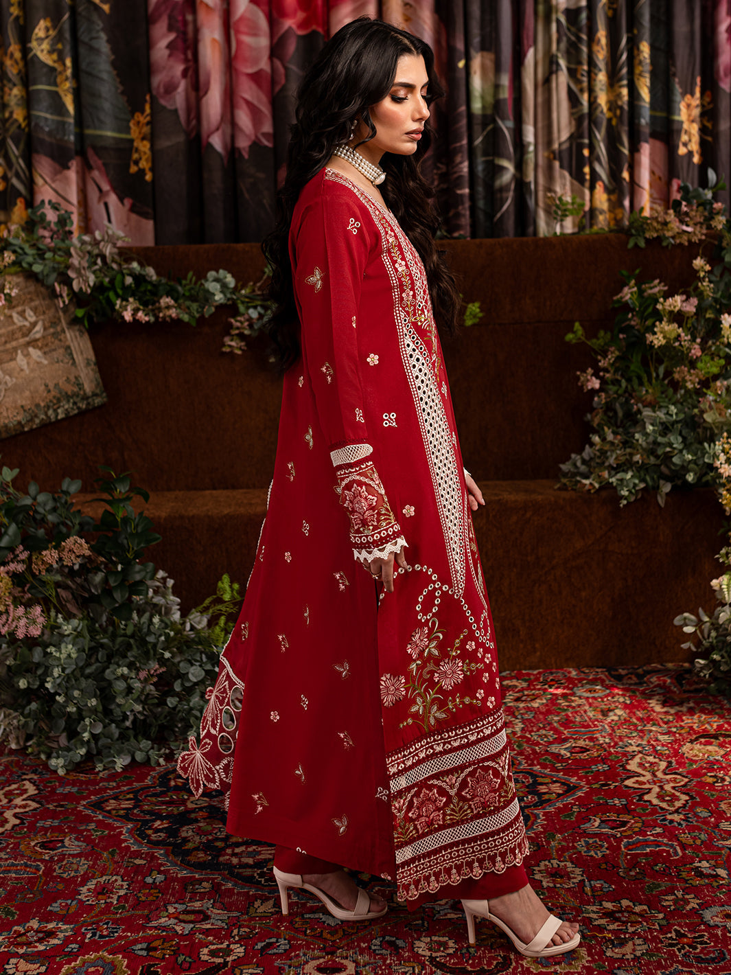 Mahnur | Veronica Luxury Karandi 24 | LILLIAN