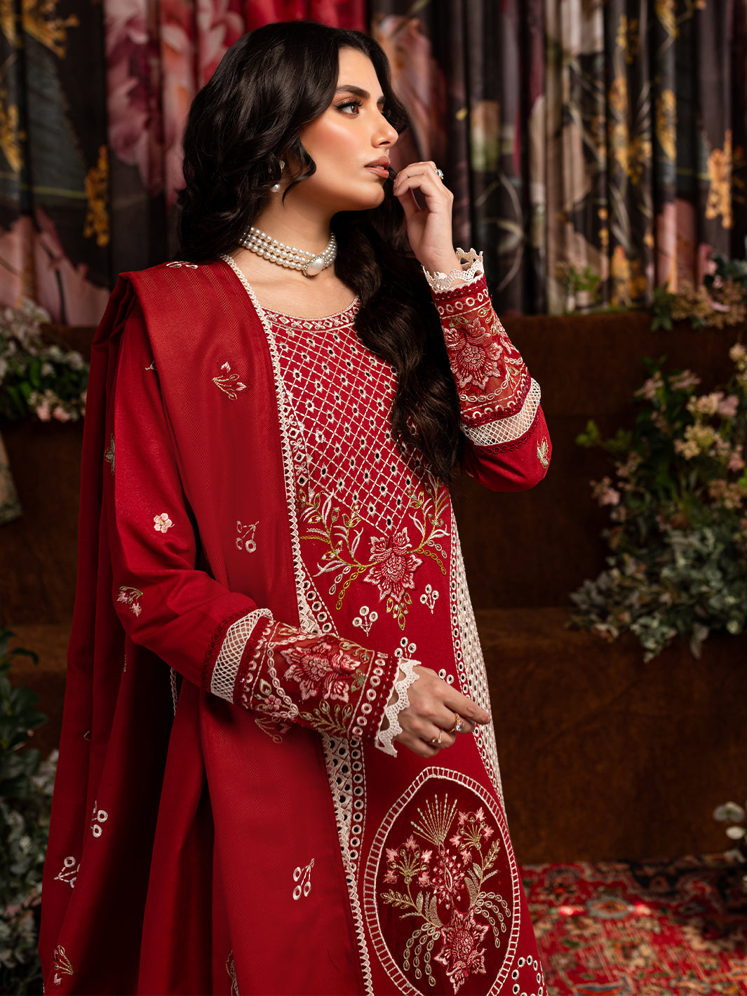 Mahnur | Veronica Luxury Karandi 24 | LILLIAN