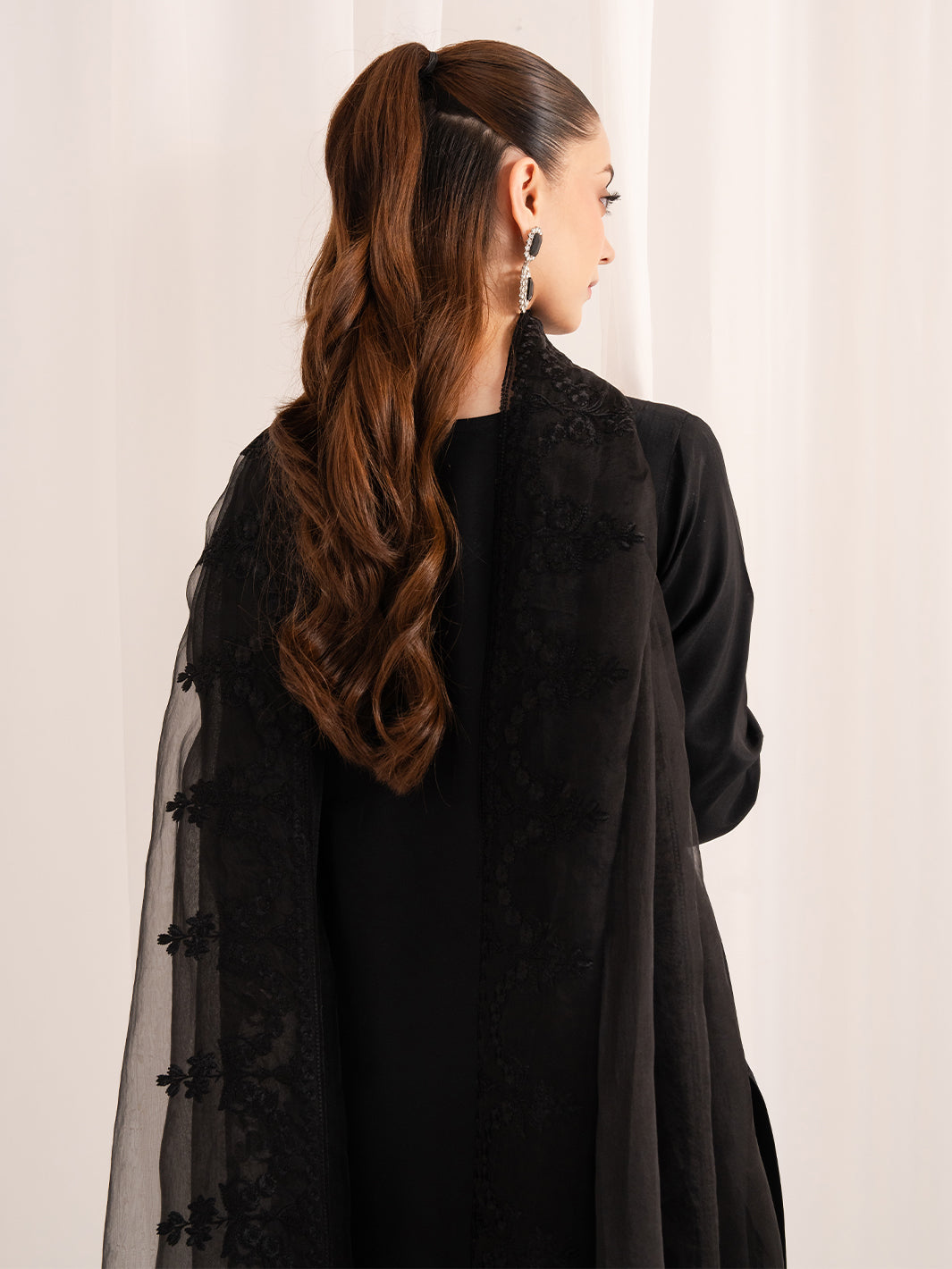 Izel | The Silk Chapter | Minuit
