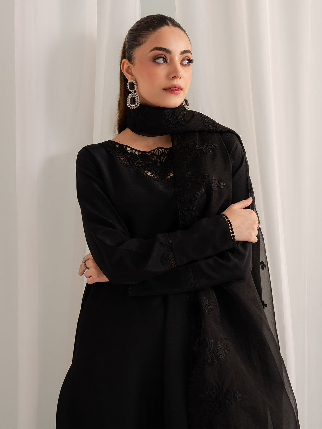 Izel | The Silk Chapter | Minuit