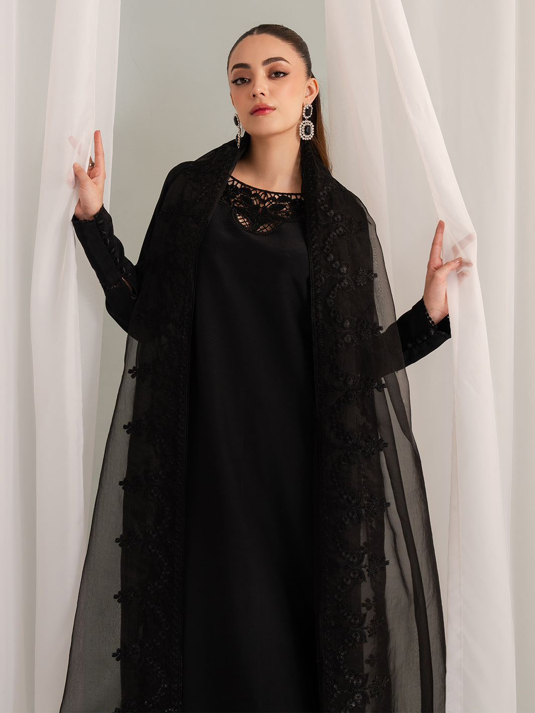 Izel | The Silk Chapter | Minuit