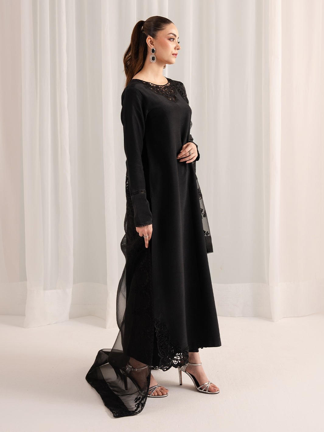 Izel | The Silk Chapter | Minuit