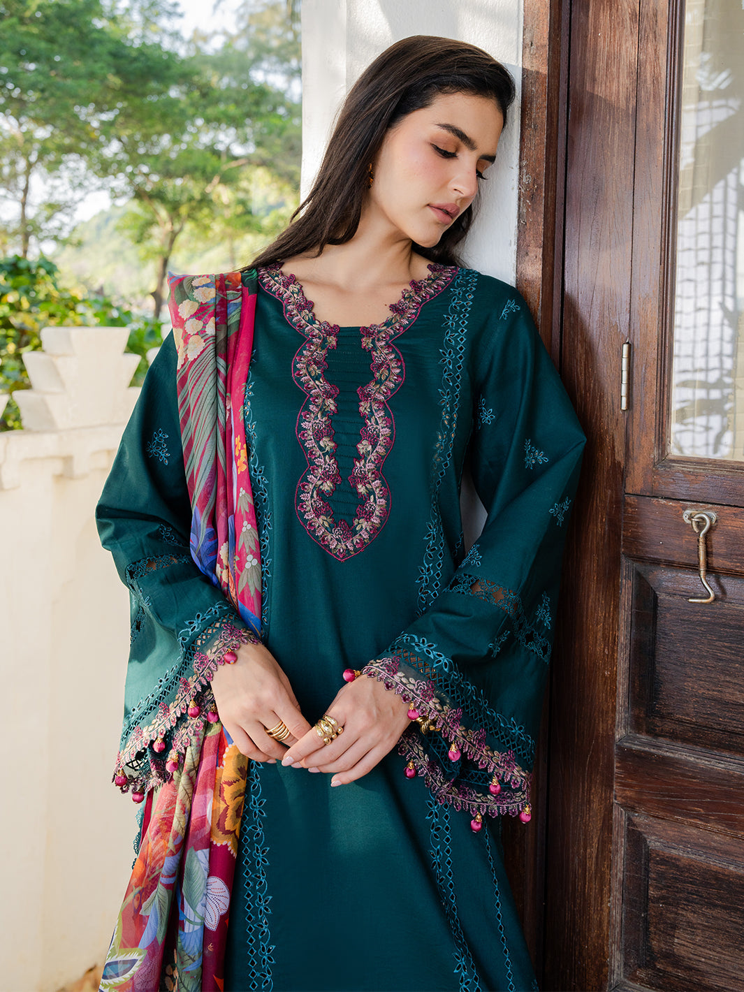 Izel | Dareen Luxury Lawn 26 | Nashmia