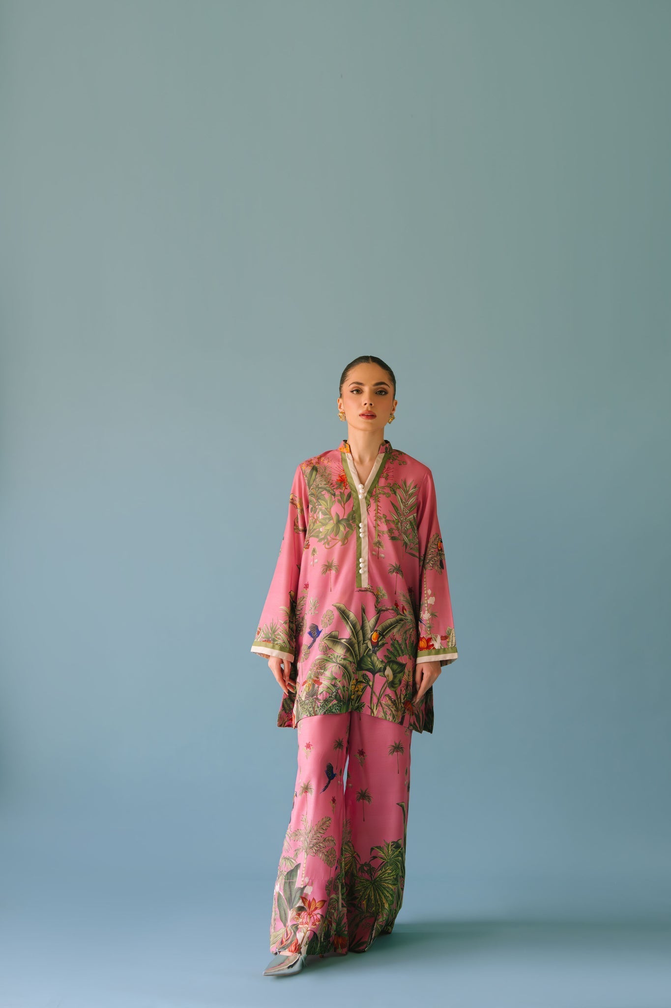 Sammy K | Lawn Pret 25 |Enchanting garden