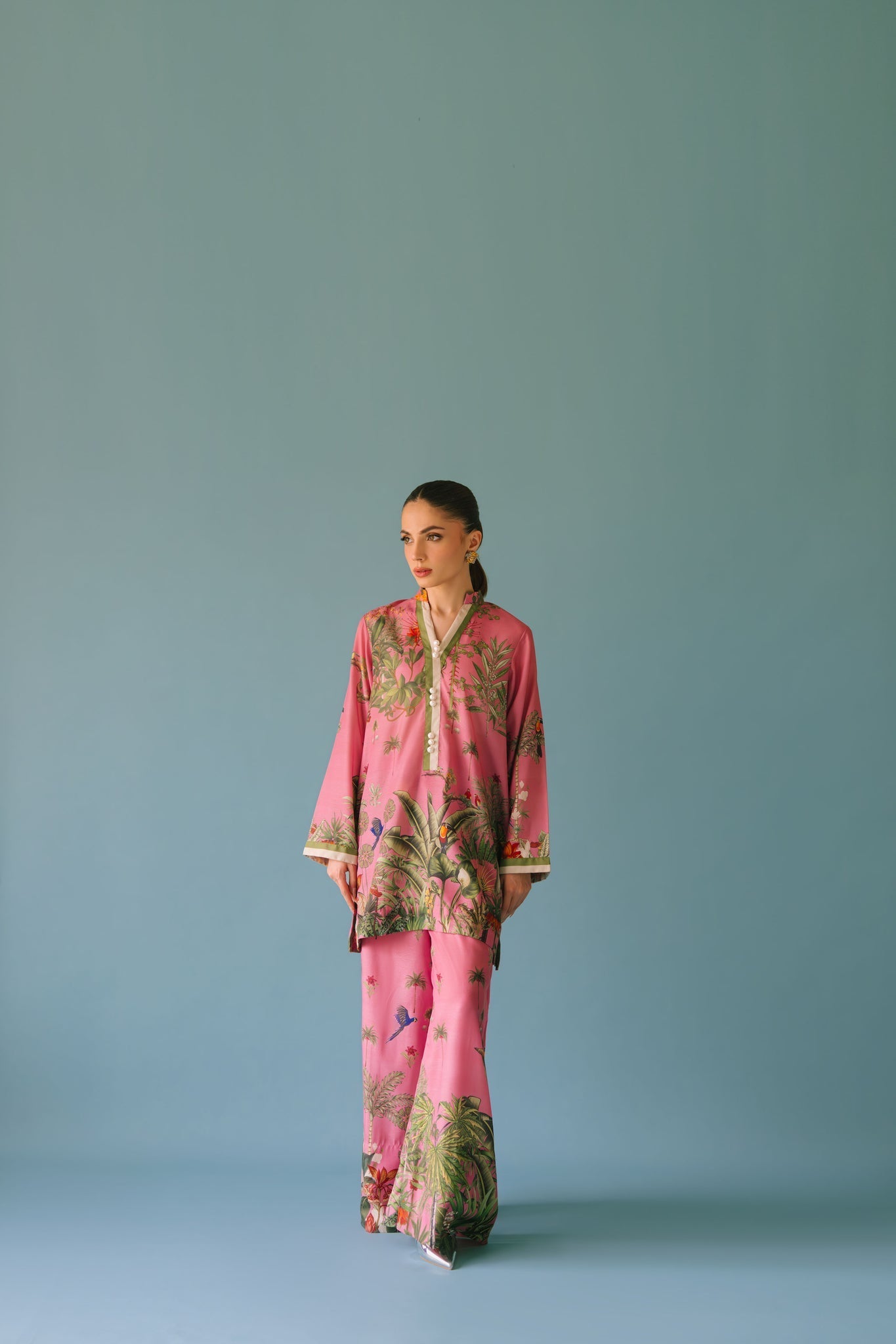 Sammy K | Lawn Pret 25 |Enchanting garden