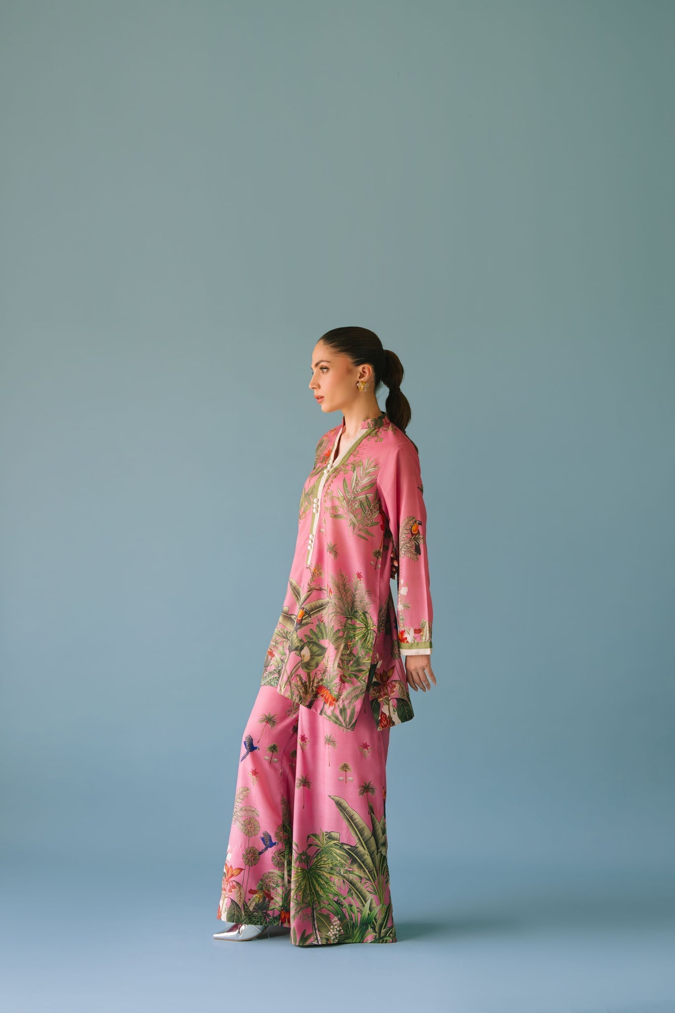 Sammy K | Lawn Pret 25 |Enchanting garden