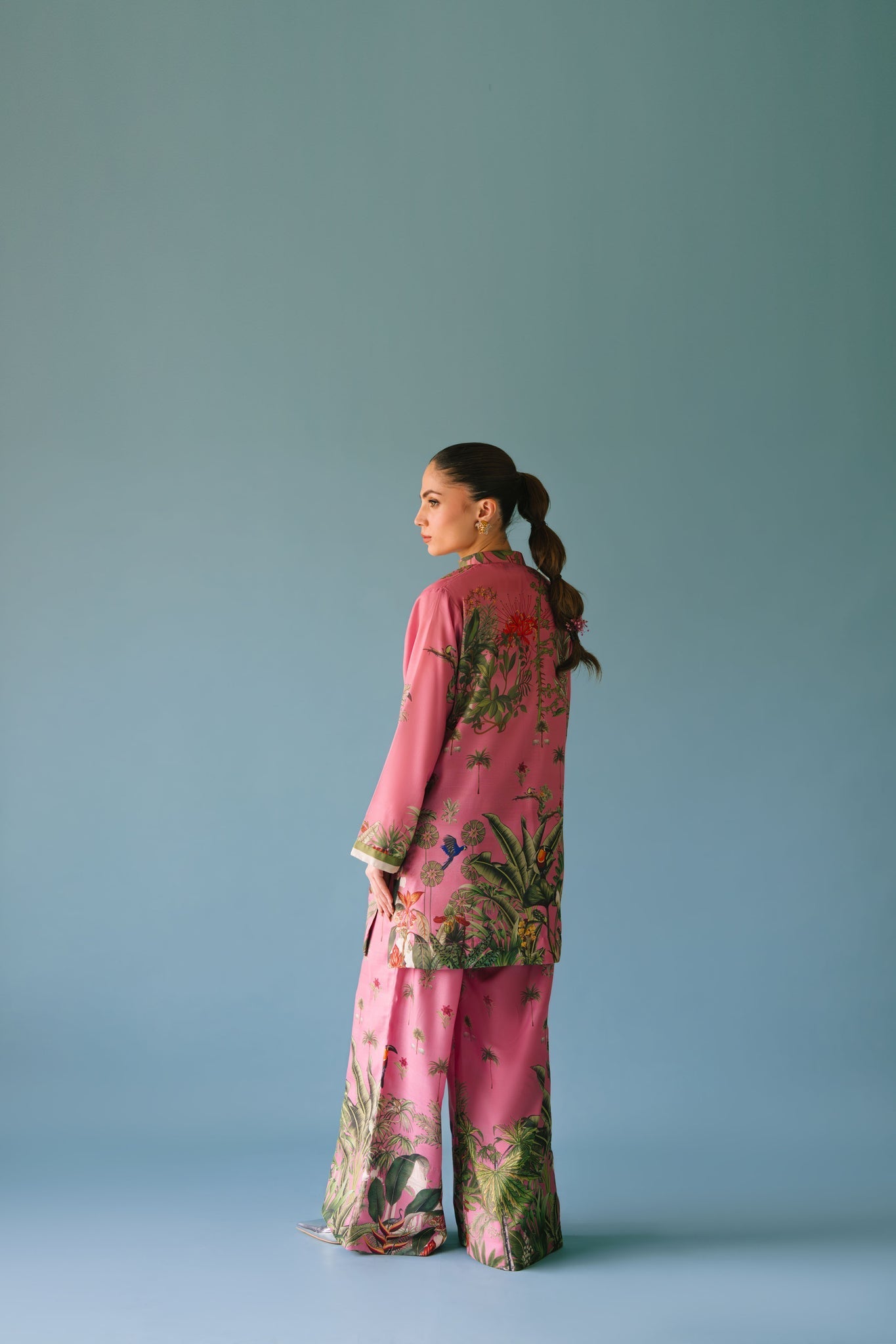 Sammy K | Lawn Pret 25 |Enchanting garden