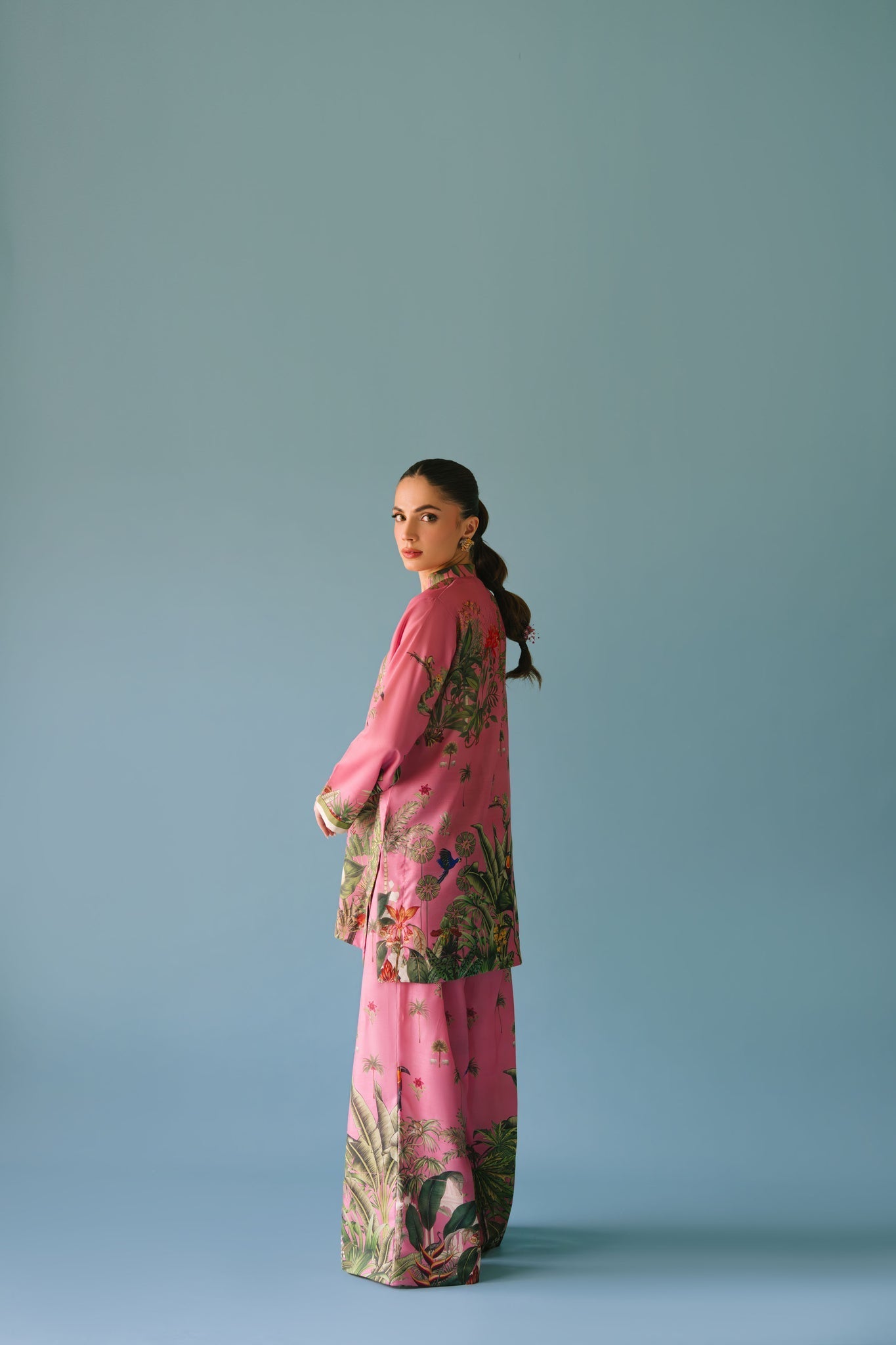 Sammy K | Lawn Pret 25 |Enchanting garden