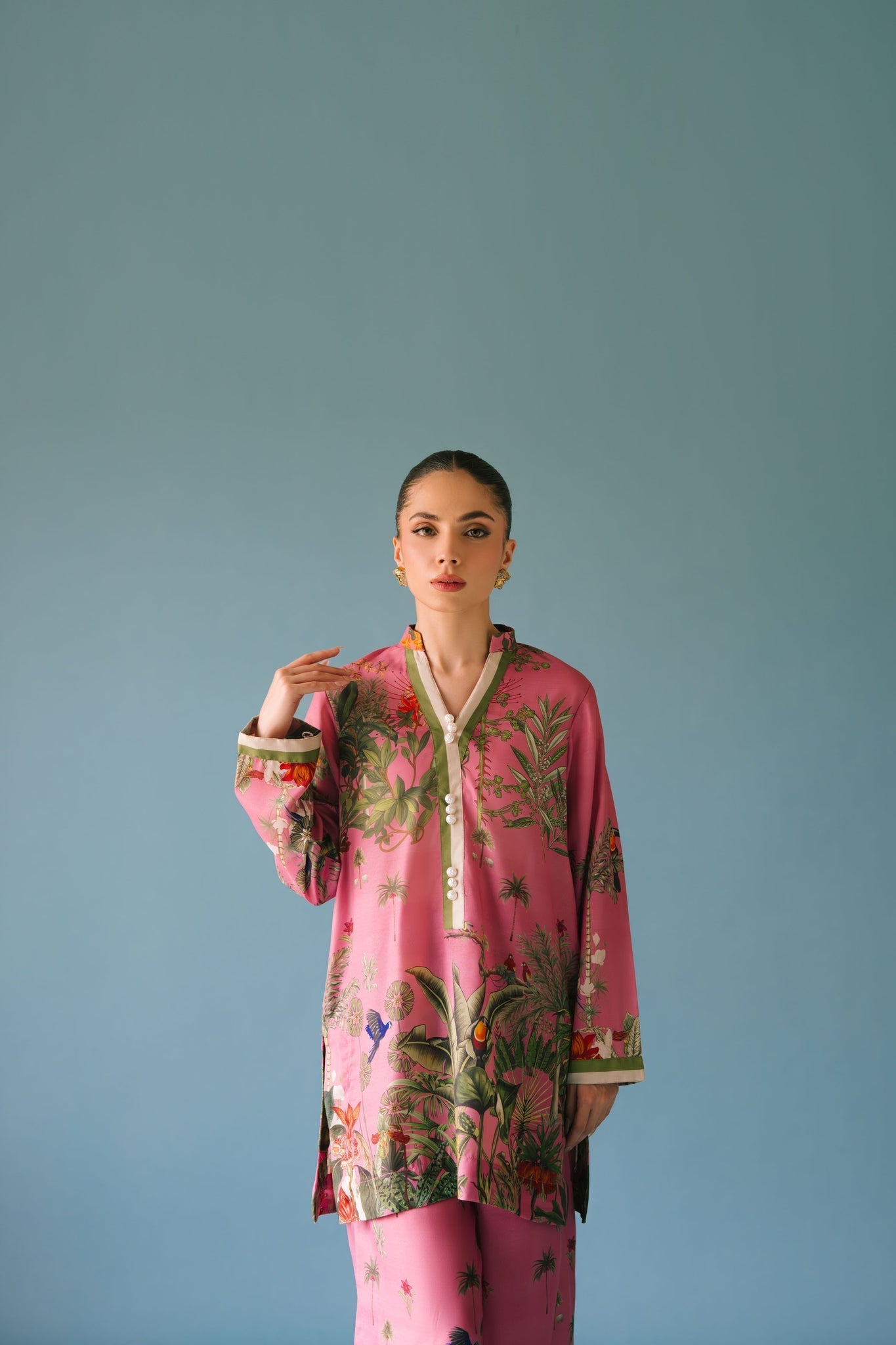 Sammy K | Lawn Pret 25 |Enchanting garden