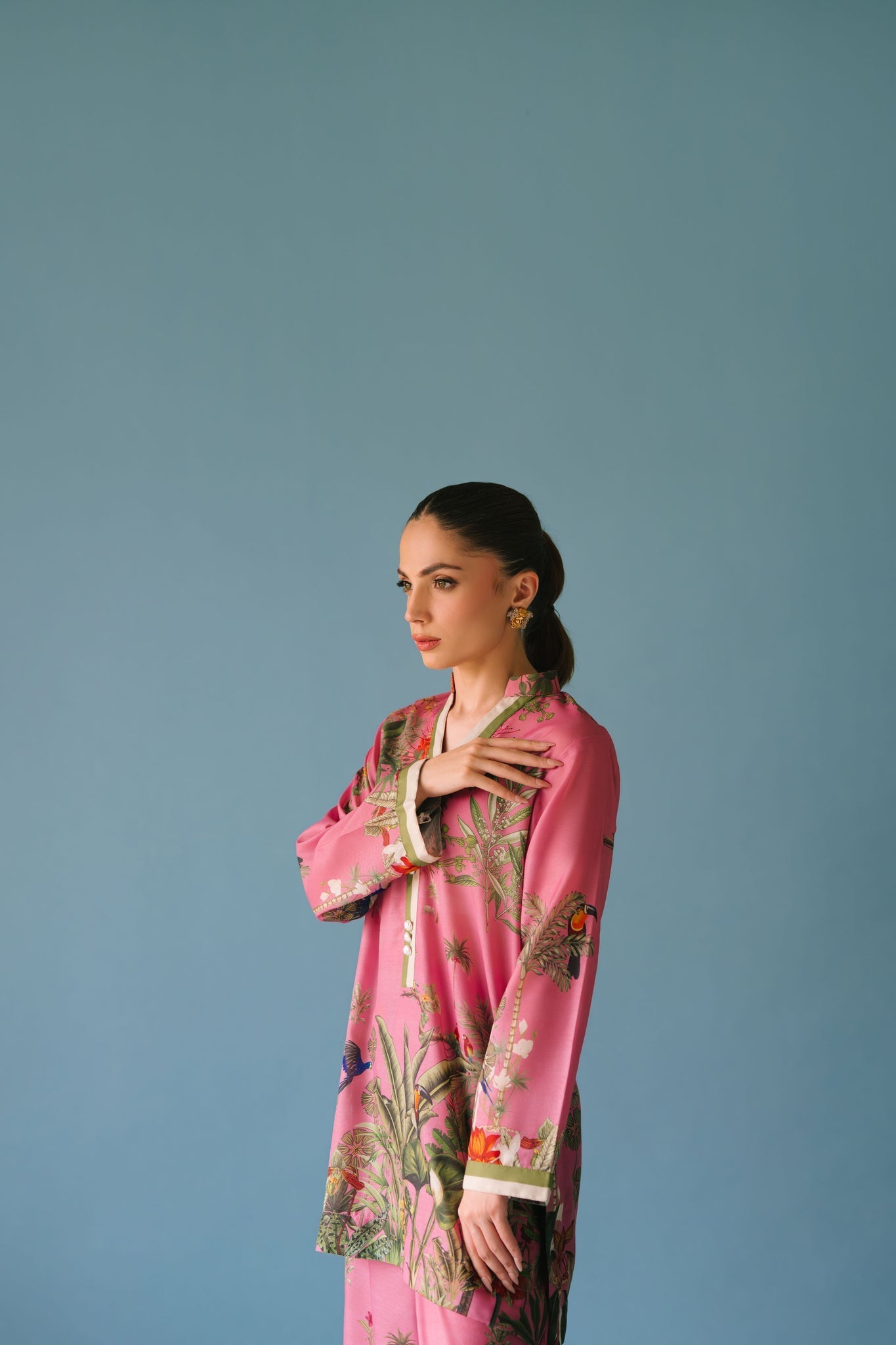 Sammy K | Lawn Pret 25 |Enchanting garden