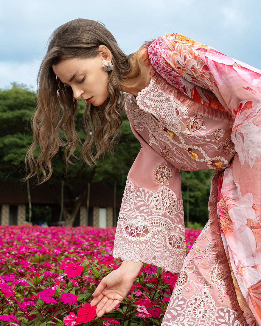 Mushq | The Secret Garden Lawn | Peach Blossom