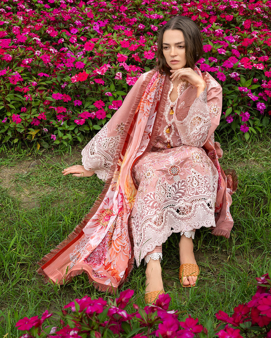 Mushq | The Secret Garden Lawn | Peach Blossom