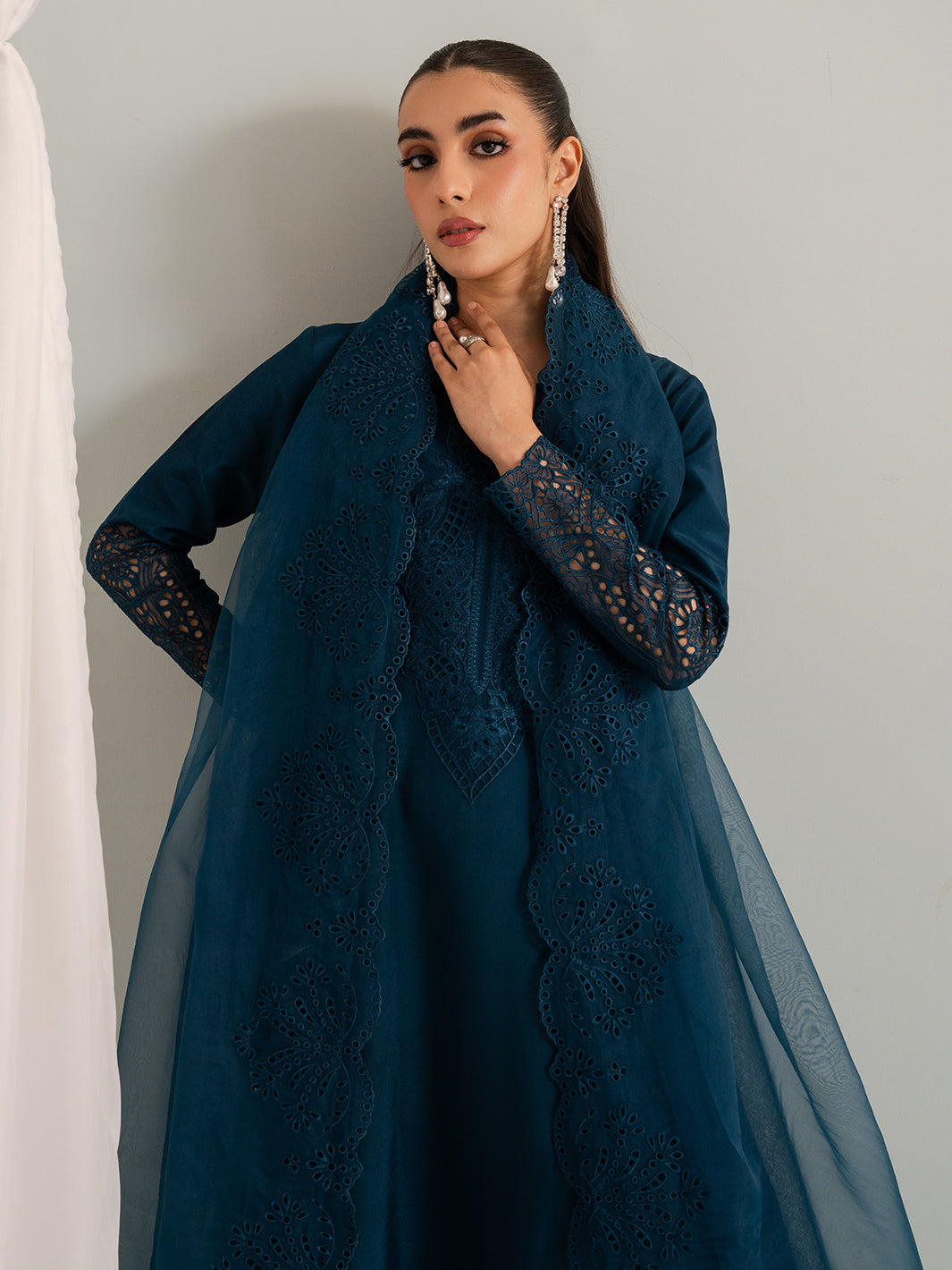 Izel | The Silk Chapter | Pebble
