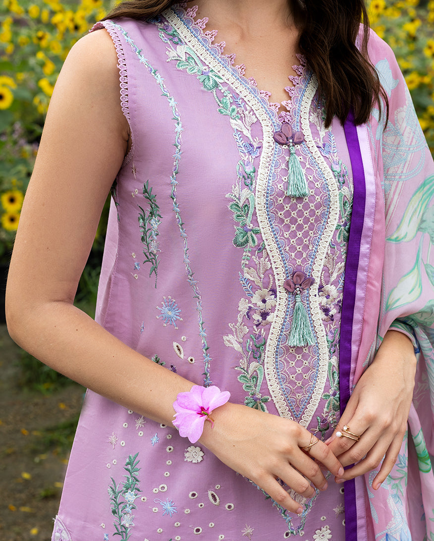 Mushq | The Secret Garden Lawn | Peony Glow