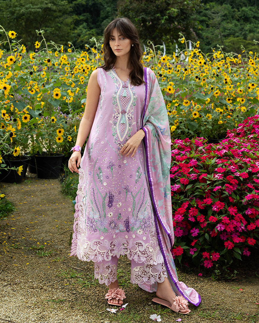 Mushq | The Secret Garden Lawn | Peony Glow