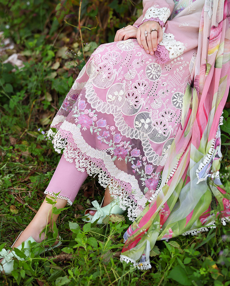 Mushq | Solace Ombre Chikankari | Petal Pull