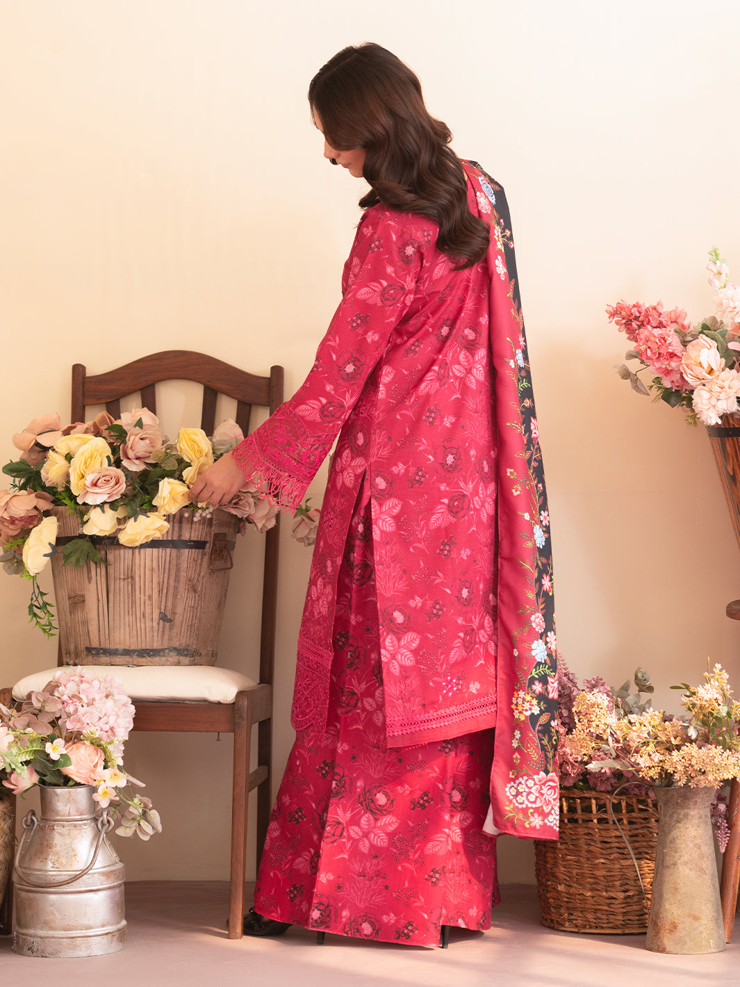 Mahnur | Leila Winter 24 | Petunia