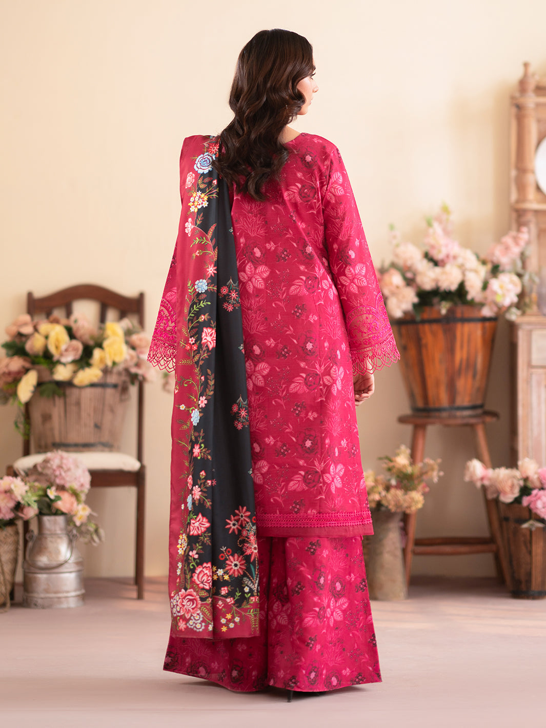 Mahnur | Leila Winter 24 | Petunia