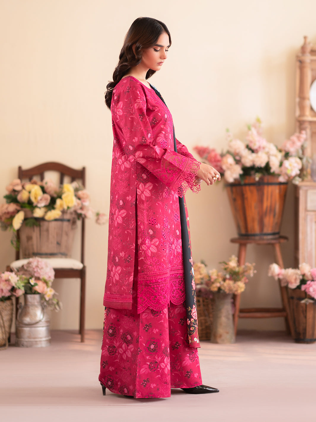Mahnur | Leila Winter 24 | Petunia