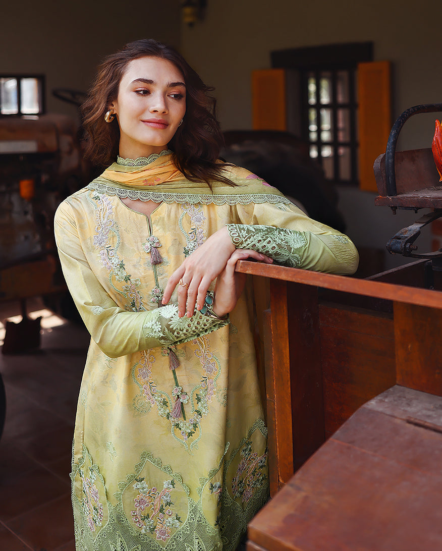 Mushq | Solace Ombre Chikankari | Quiet Bloom