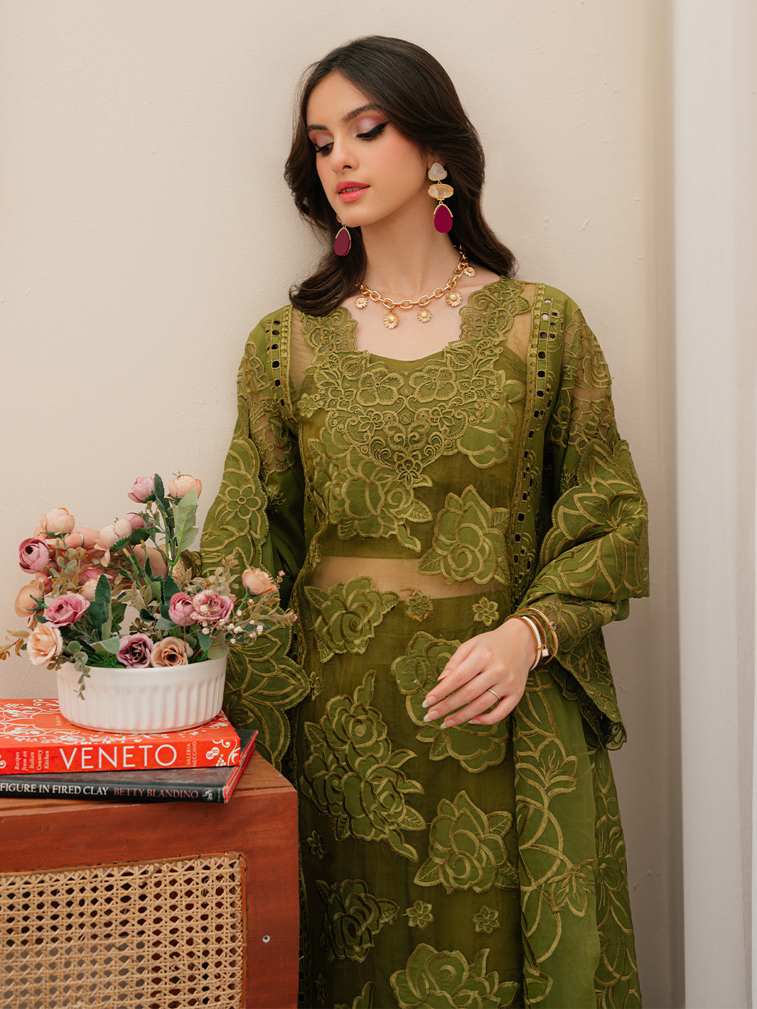 Mahnur | Allenura Luxury Lawn 24 | REVERIE