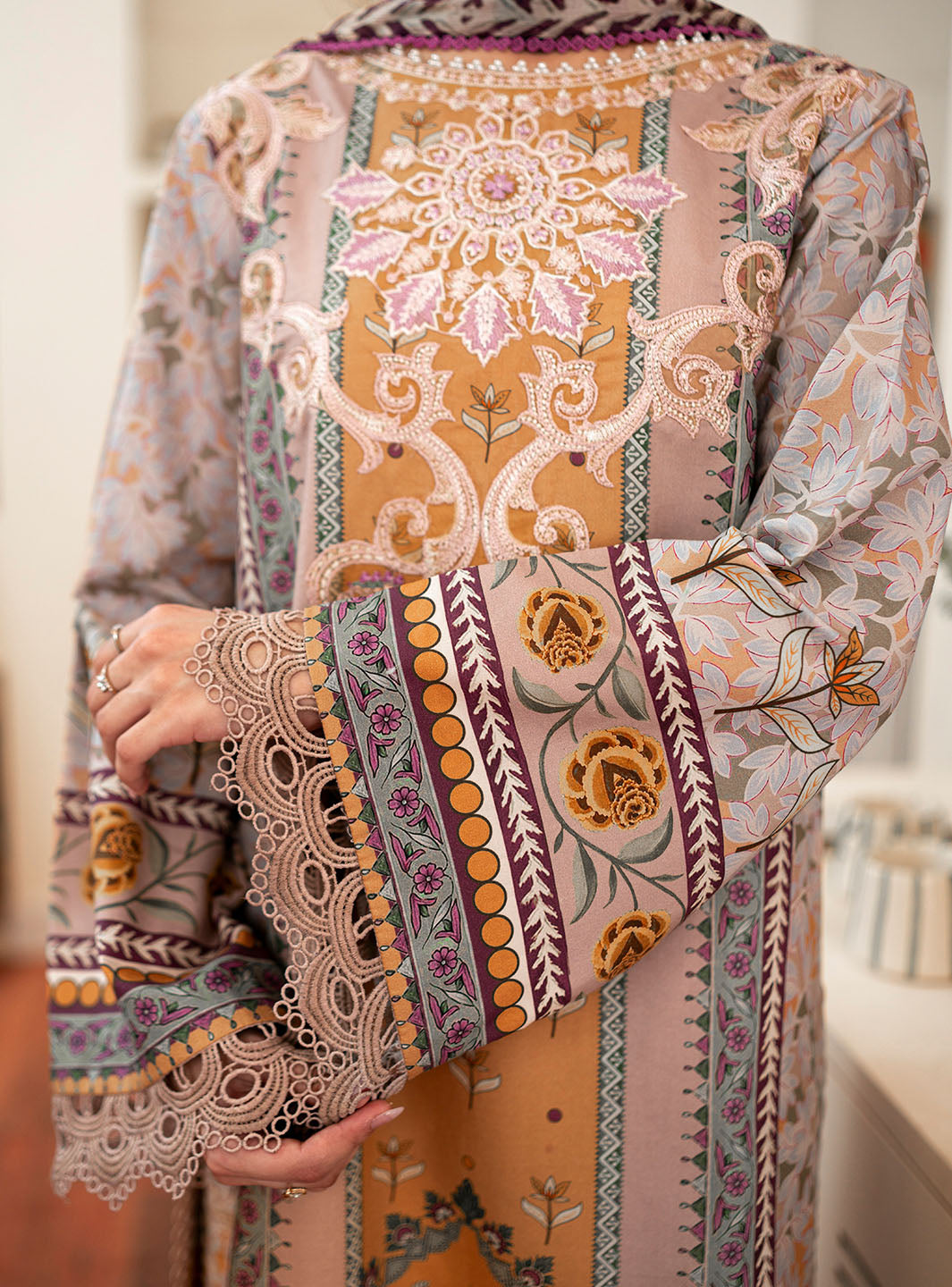 Roheenaz | Selene Fall 24 | Honey
