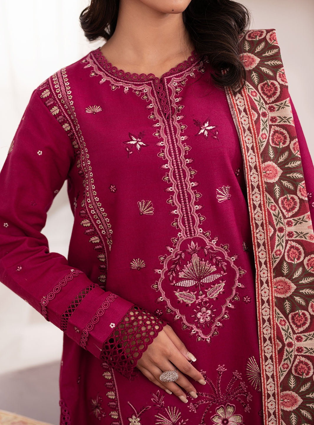 Roheenaz | Meraki Winter Collection | Yana
