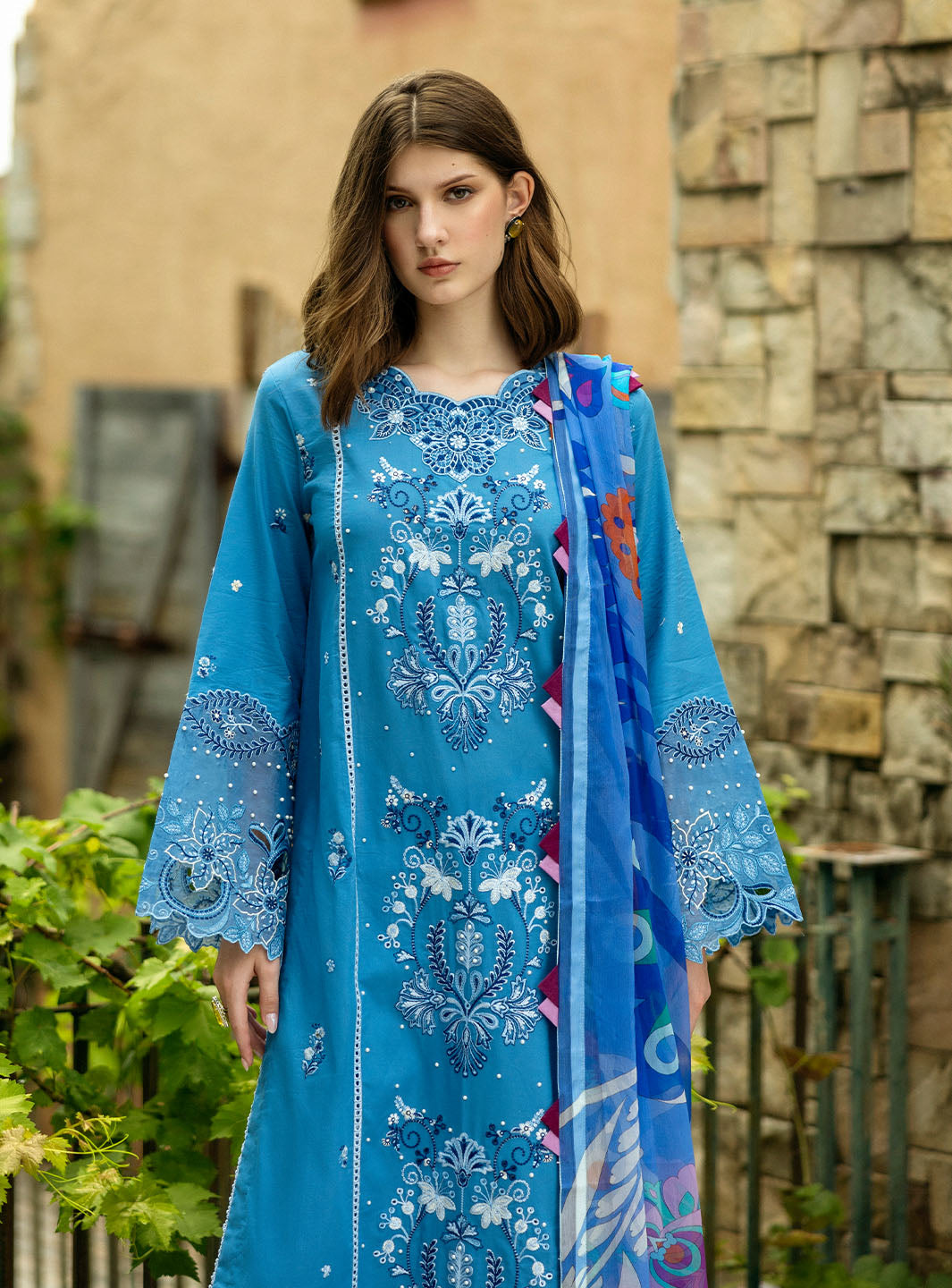 Roheenaz | Flanerie Lawn 25 | Noemi-6B