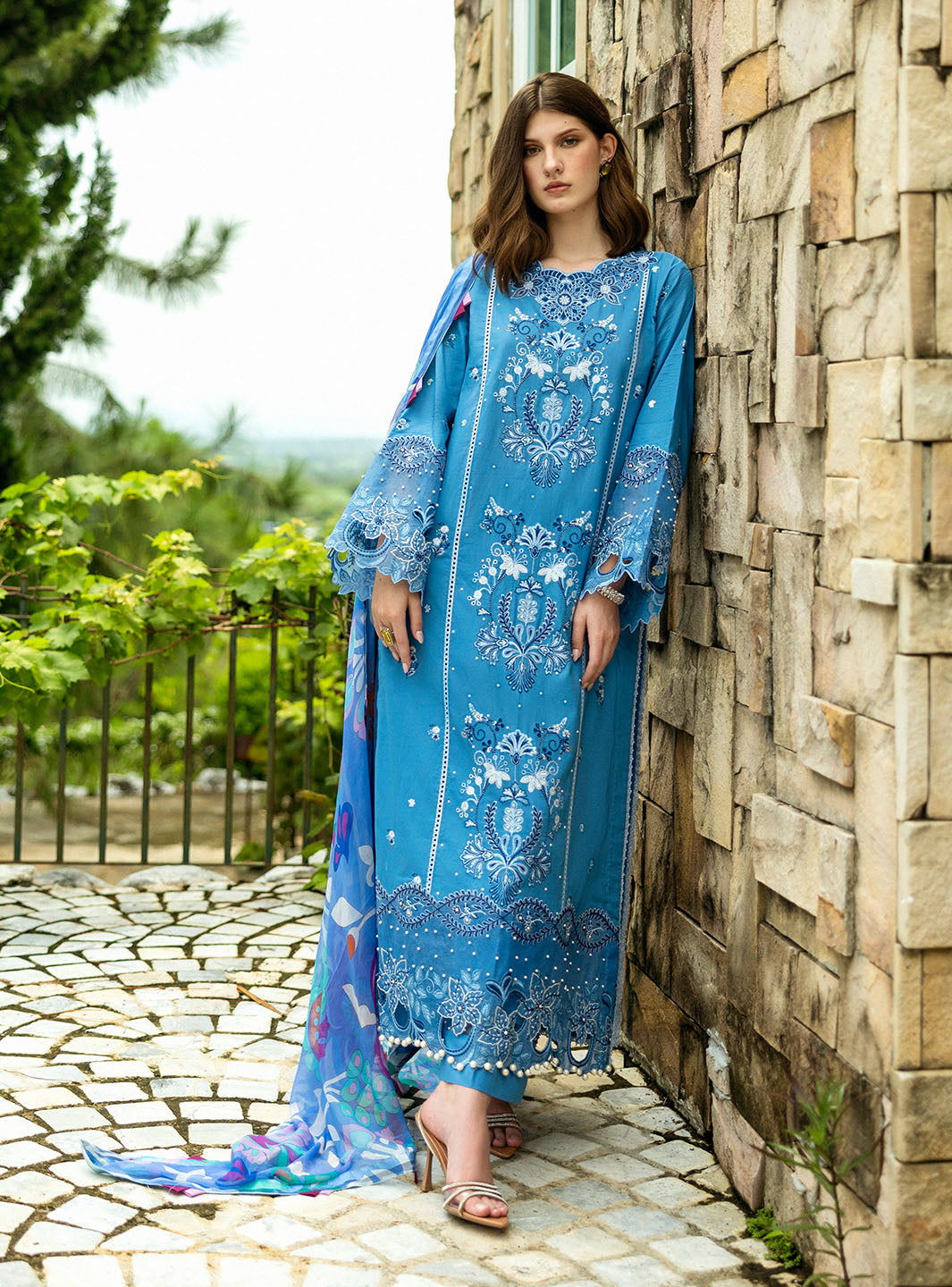 Roheenaz | Flanerie Lawn 25 | Noemi-6B