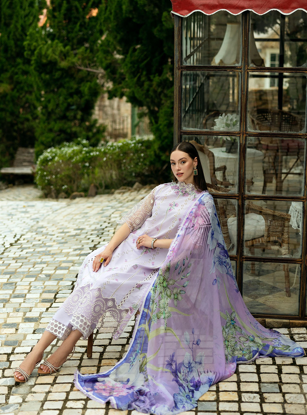 Roheenaz | Flanerie Lawn 25 | Elisa-7B
