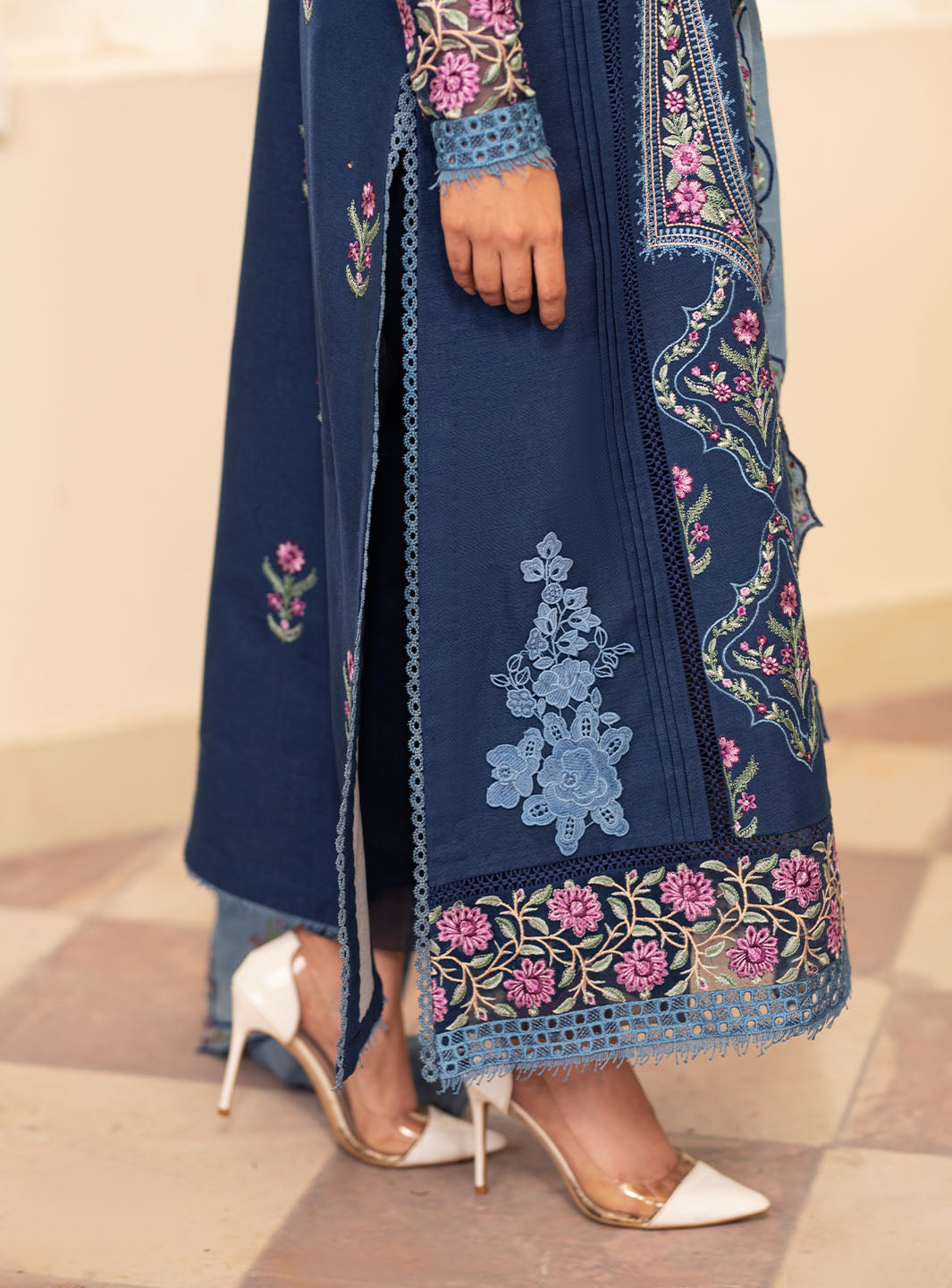 Roheenaz | Meraki Winter Collection | Skylar