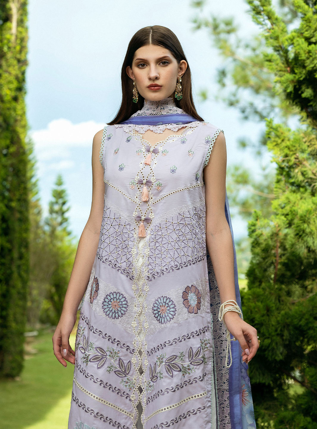Roheenaz | Flanerie Lawn 25 | Juana-8B