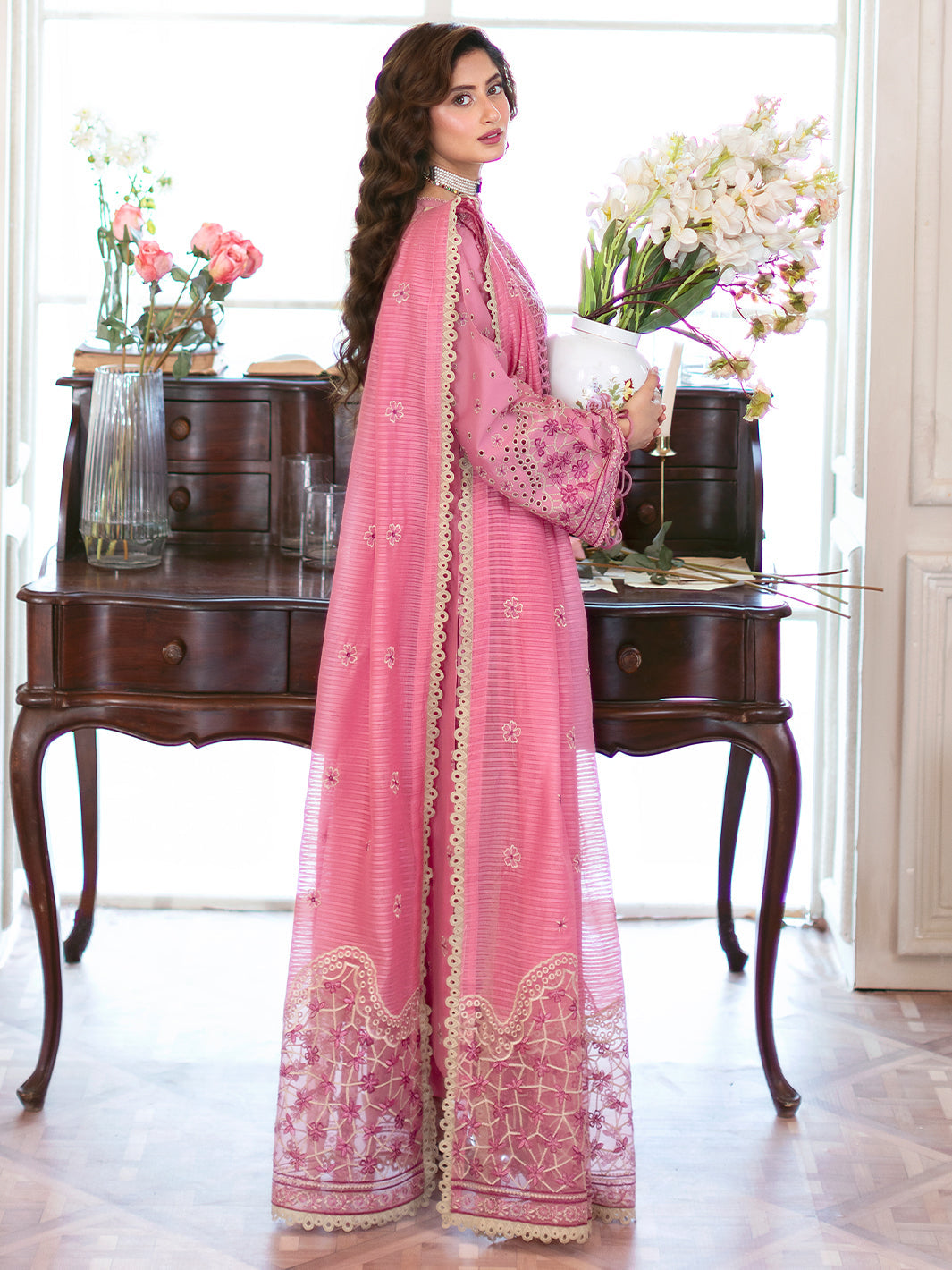Mahnur | Sophie Luxury Lawn 25 | Raha