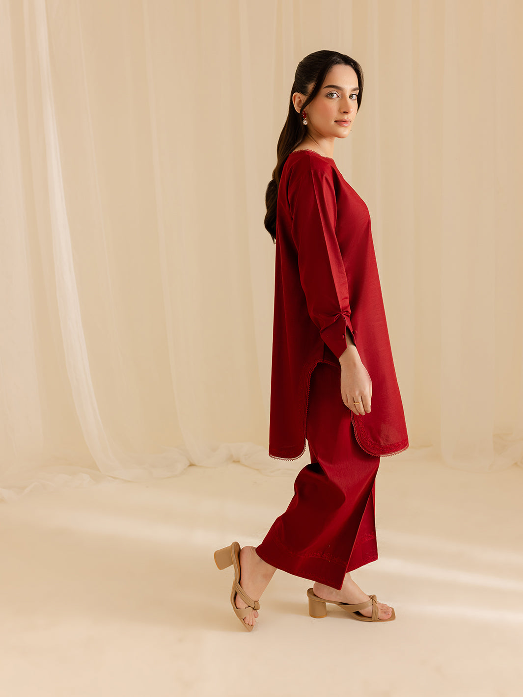 Mahnur | Petal Whispers Lawn Pret | Roselle