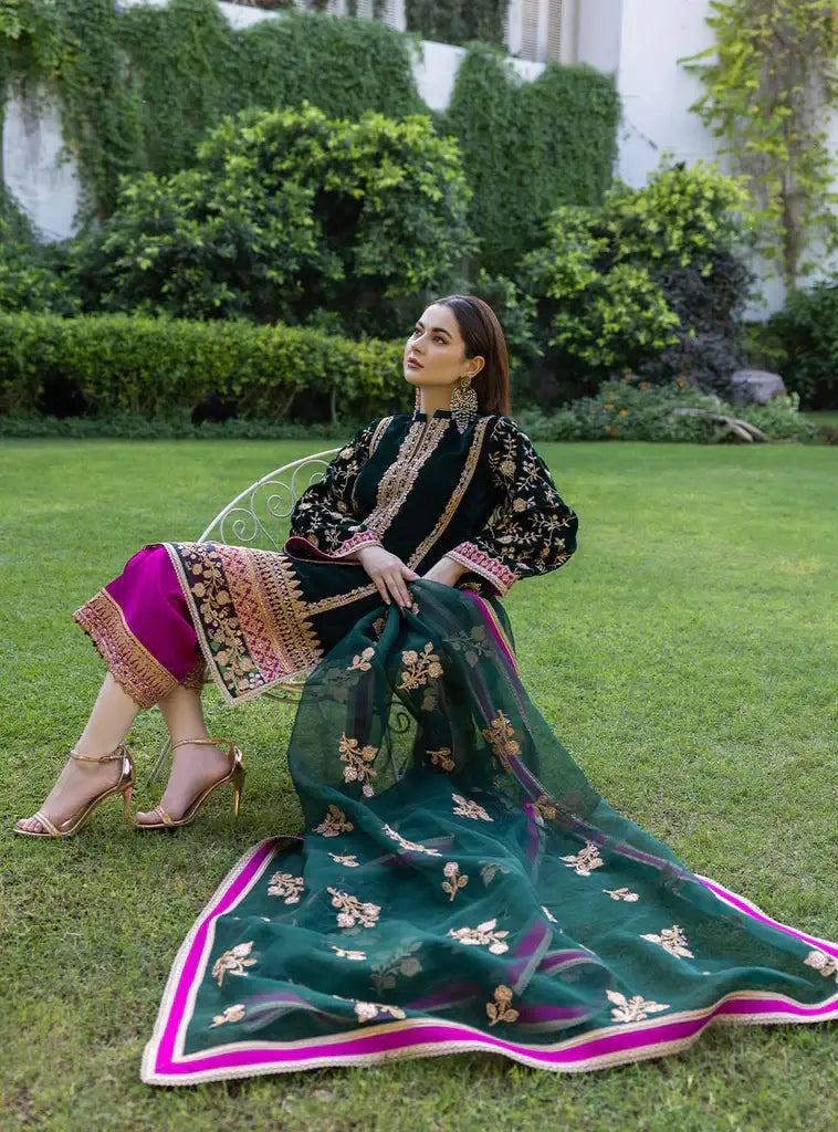 Zainab Chottani | Stitched Velvet 2022 | Pareeshay
