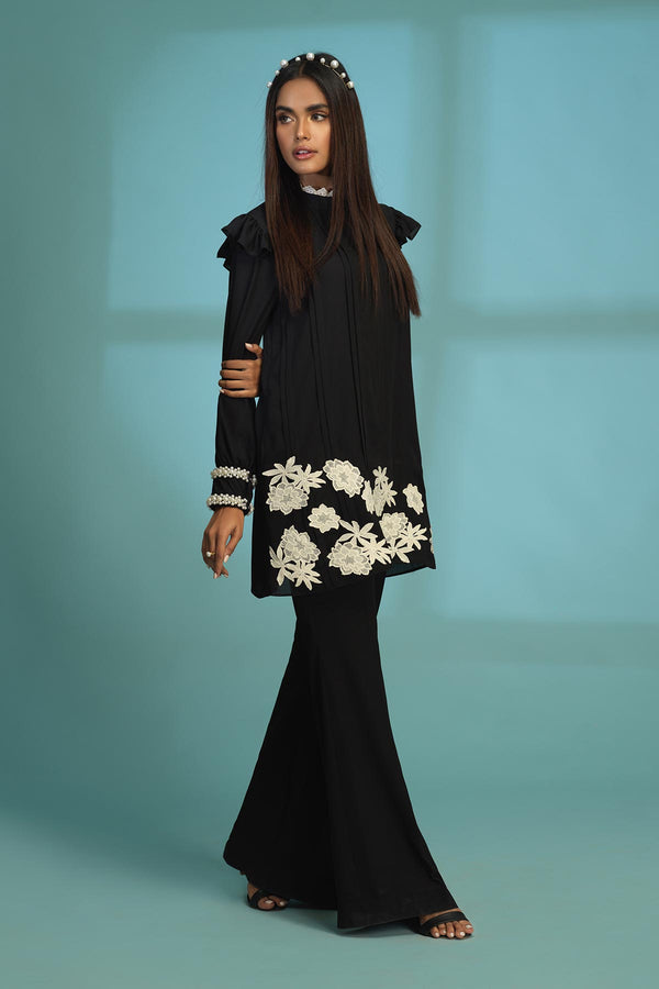 Sana Abbas | La Fiesta | Divine