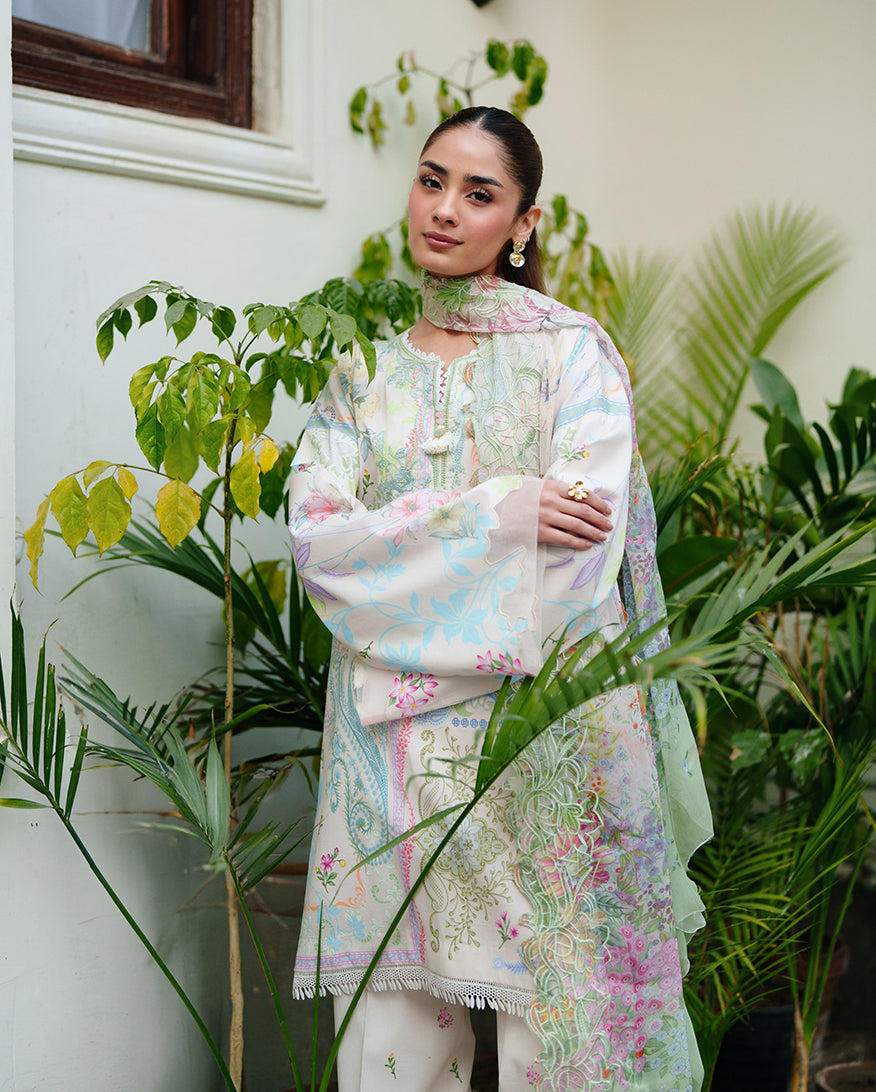 Roheenaz | Whispered Florals | Soft Bloom