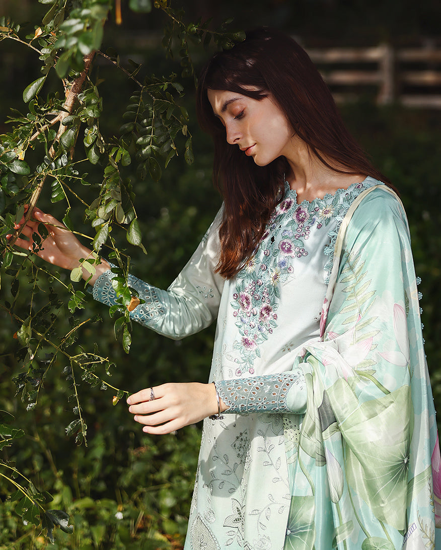 Mushq | Solace Ombre Chikankari | Tranquil Muse