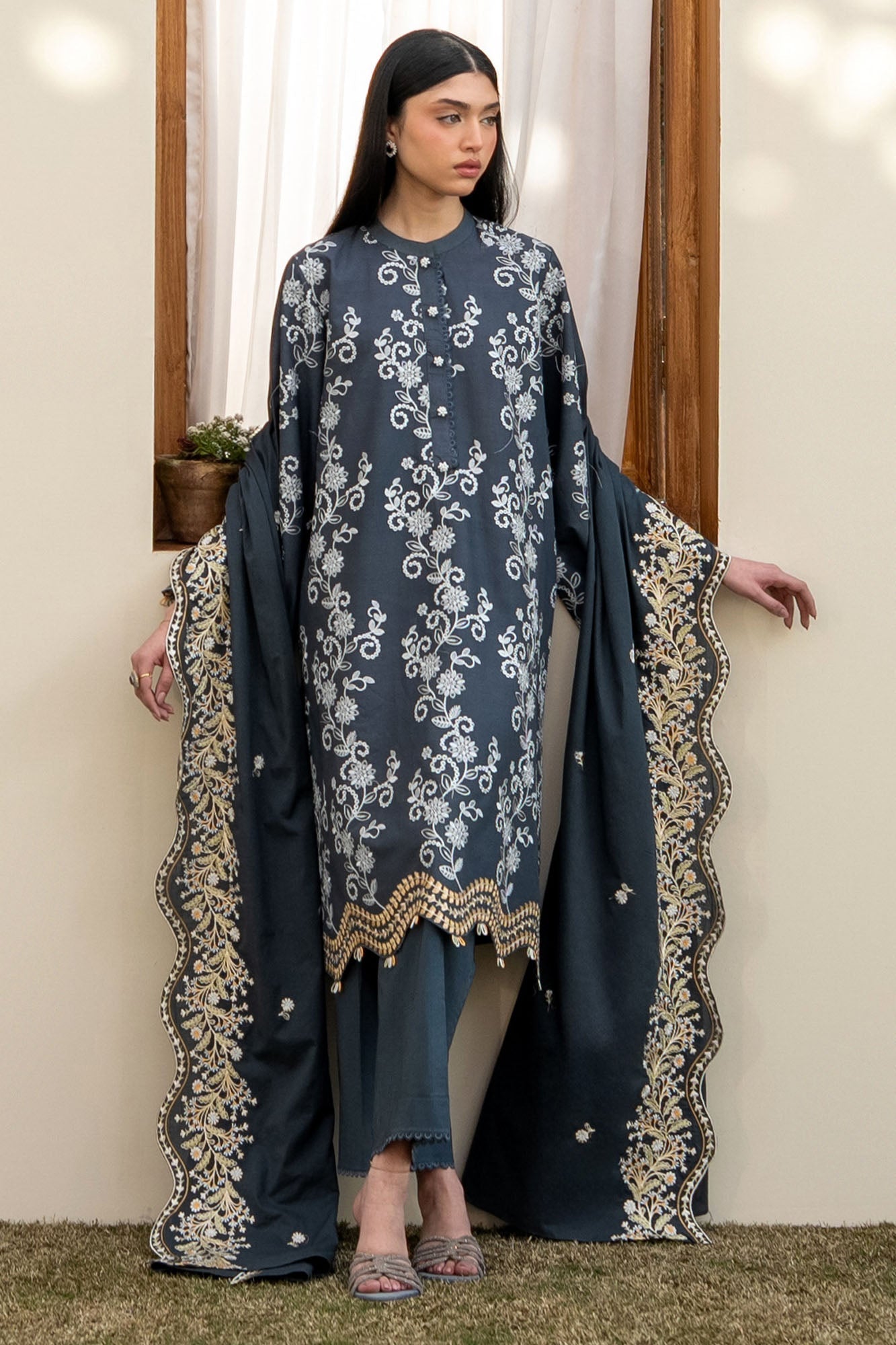 Cross Stitch | Emb Lawn Mahiri 26 | OMBRE BLUE