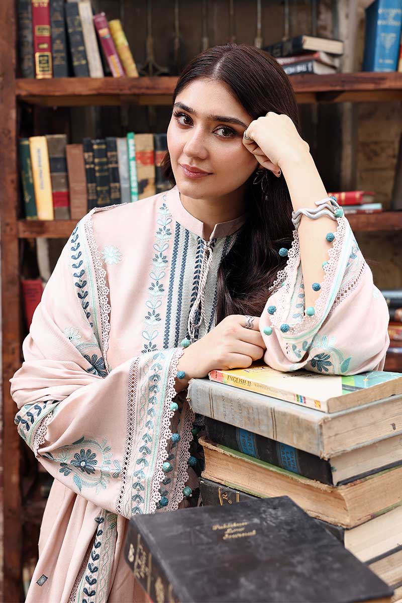 Cross Stitch | Khaddar Linen 25 | SUBTLE MAZE