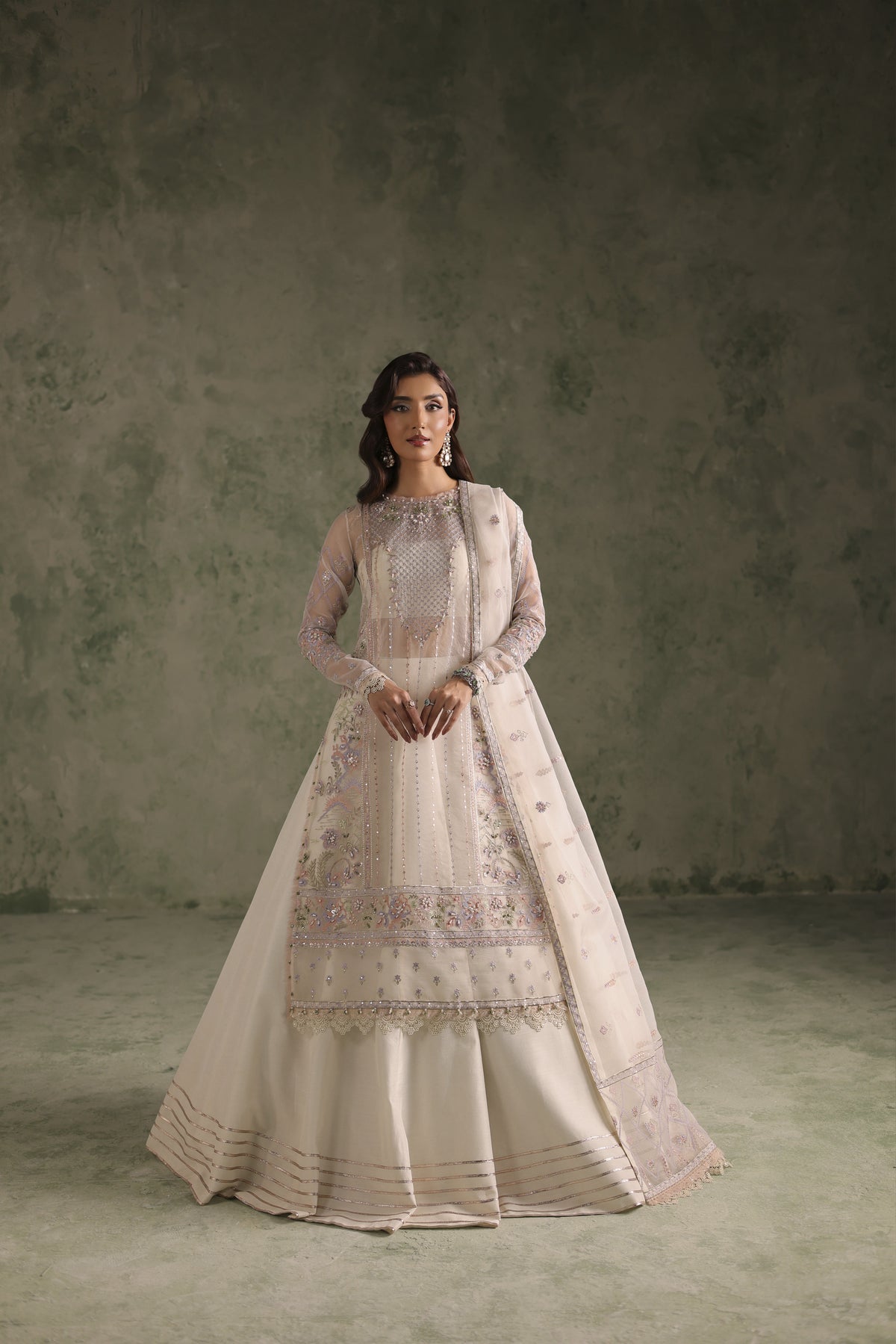 Imran Ramzan | Esmeree Wedding Formals | Véu de Flores