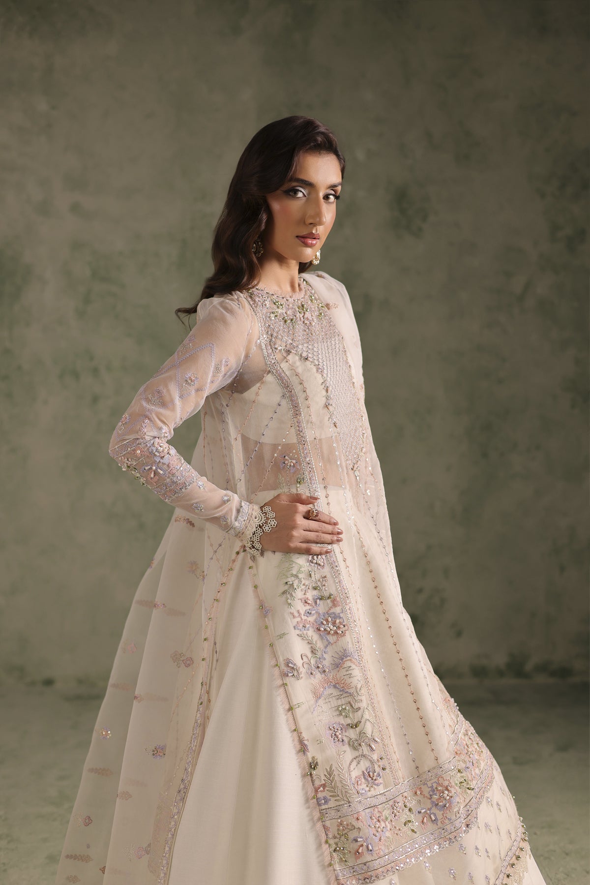 Imran Ramzan | Esmeree Wedding Formals | Véu de Flores