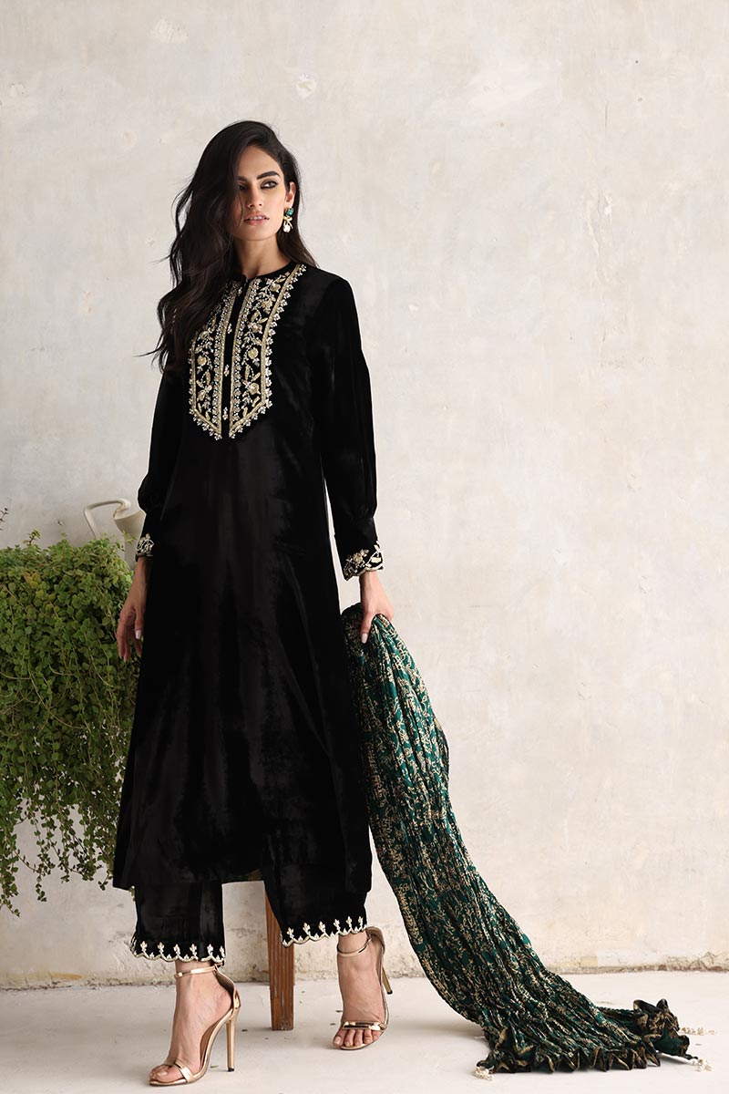 Sana Abbas | Velvet Formals | ZAAI