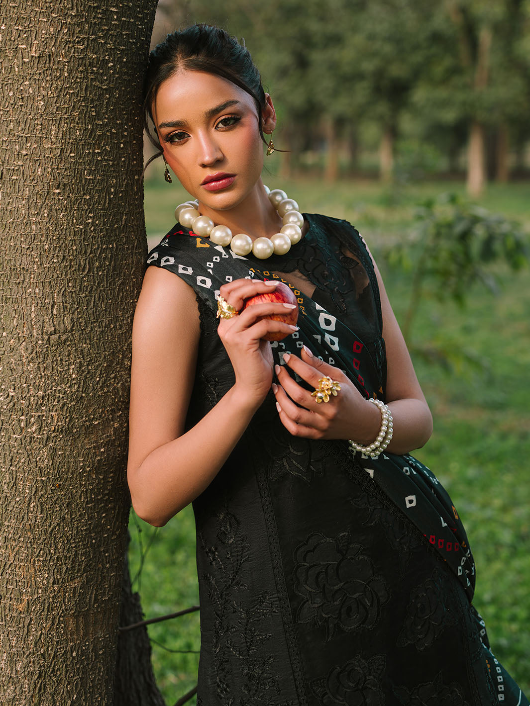 Mahnur | Dahlia Luxury Lawn 25 | Zoe