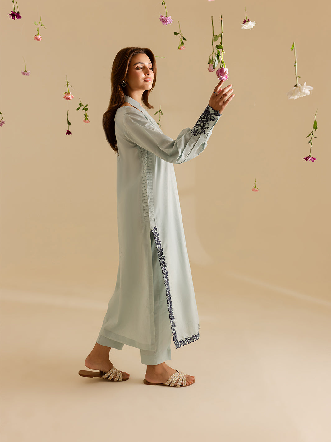 Mahnur | Petal Whispers Lawn Pret | Crystal