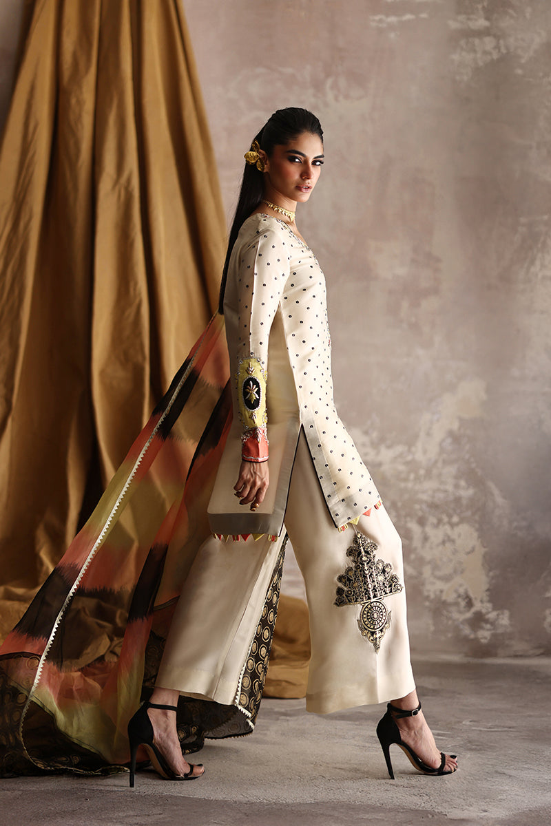 Wardha Saleem | Layla Formals 25 | Zarrin